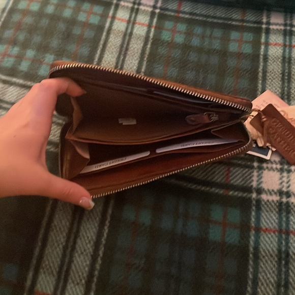 NWT BROWN LEATHER WALLET - Picture 3 of 4